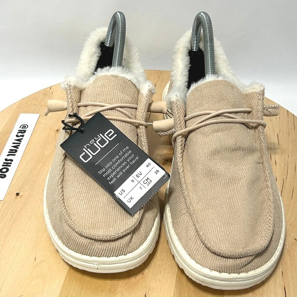 Hey Dude Wendy Corduroy Cream Womens Slip On Comfort Shoes NWT - 9 US & 40 EUR - Picture 2 of 9